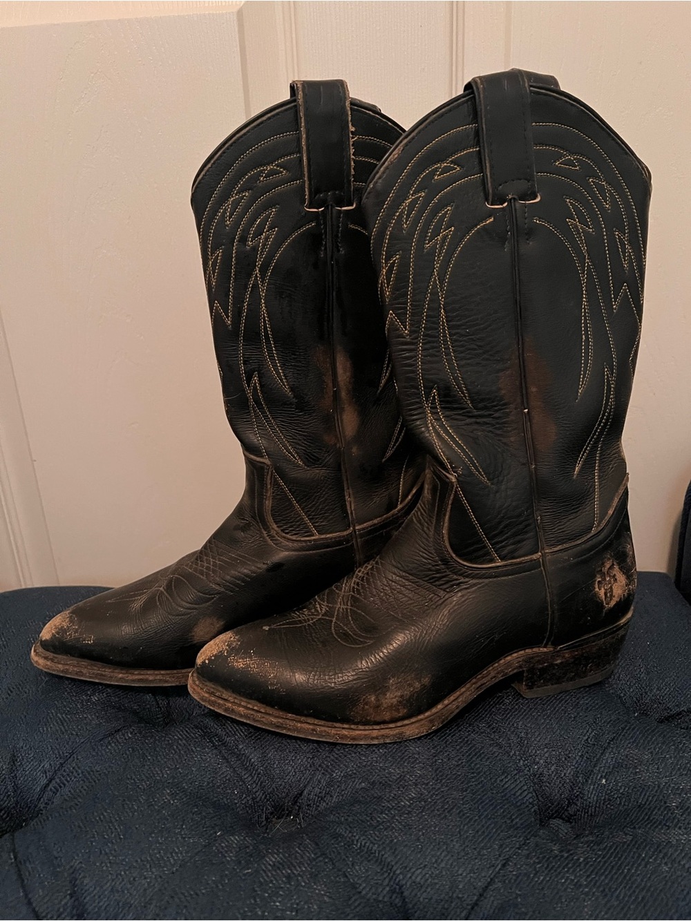 Frye Billy Western Stitch Pull On Boot in Distressed Black 8